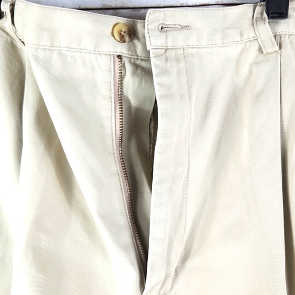 Eddie Bauer, Women's khaki shorts, great condition. No stains, cuffs, Sz 18. - Picture 4 of 8